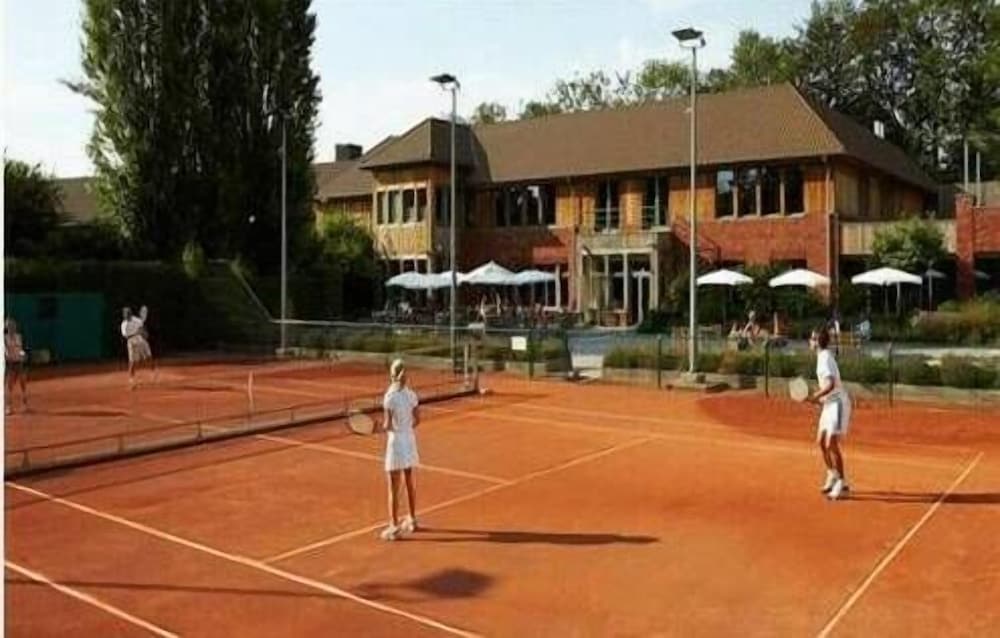 Tennis court