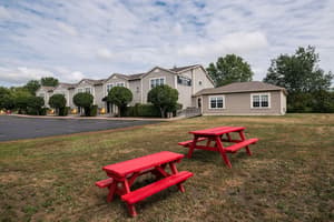 thumbnail: Outdoor dining