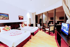 thumbnail: Courtyard