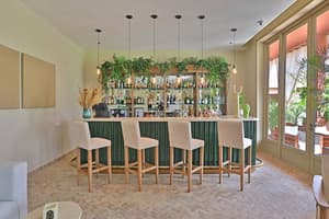 thumbnail: Bar (on property)