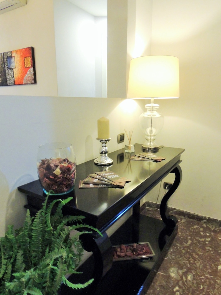 Check-in/check-out kiosk