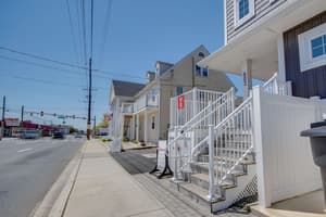 thumbnail: Front of property