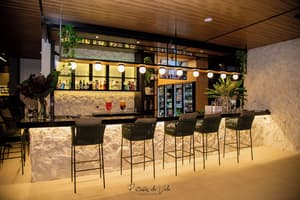 thumbnail: Bar (on property)
