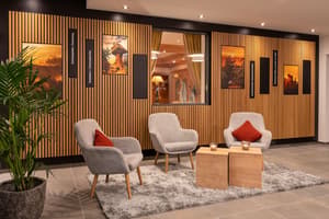 thumbnail: Lobby sitting area