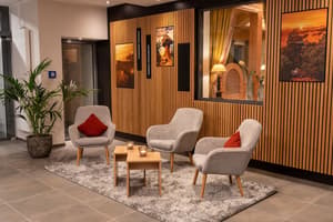 thumbnail: Lobby sitting area