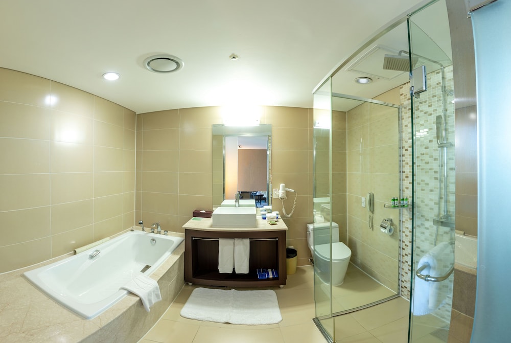 Deep soaking bathtub