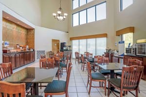 thumbnail: Breakfast area