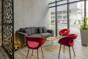 thumbnail: Bar (on property)