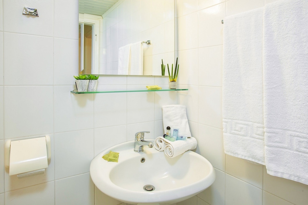 Bathroom sink