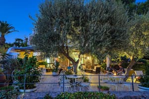 thumbnail: Bar (on property)