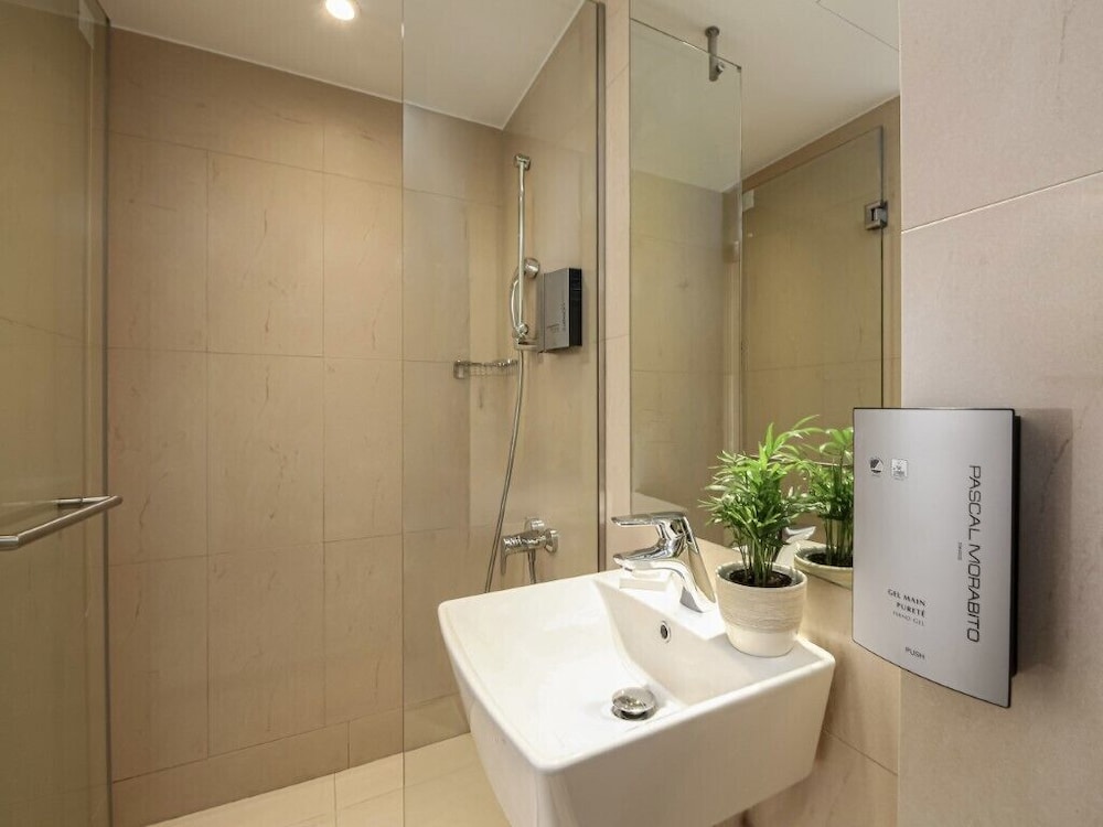 Bathroom sink