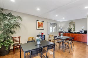 thumbnail: Breakfast area