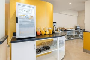 thumbnail: Breakfast area