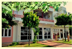 thumbnail: Front of property