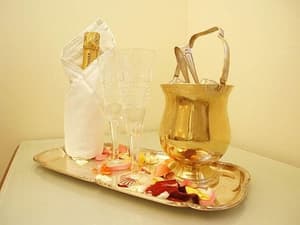 thumbnail: Room service - dining