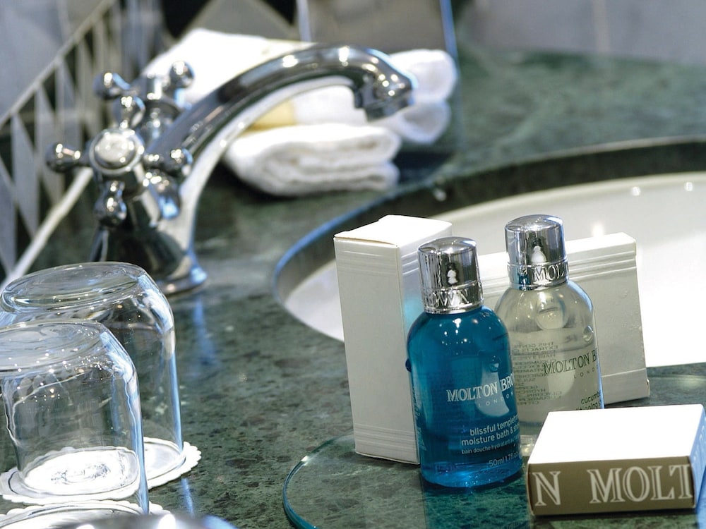 Bathroom amenities