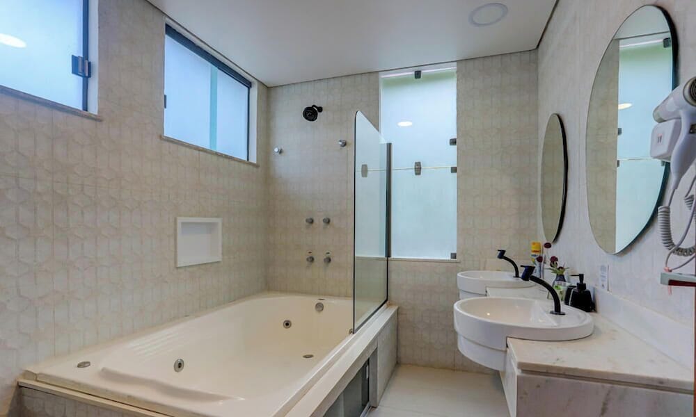 Private spa tub