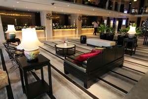 thumbnail: Lobby sitting area