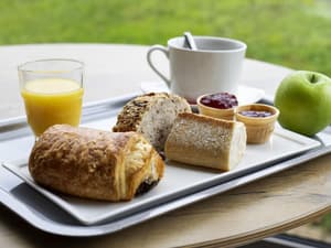 thumbnail: Breakfast area