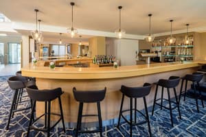 thumbnail: Bar (on property)