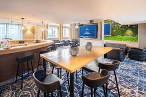 thumbnail: Bar (on property)