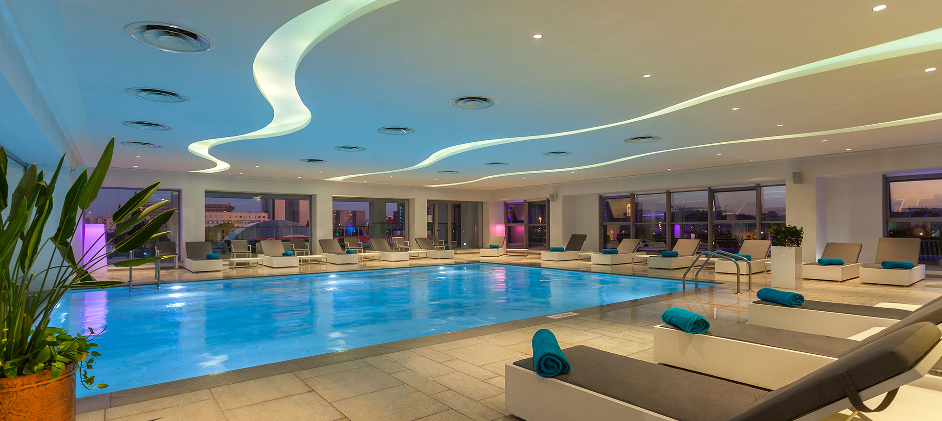 Swimming pool-spa
