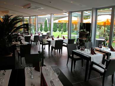 Dining,Dining Area,Restaurant,On-Site