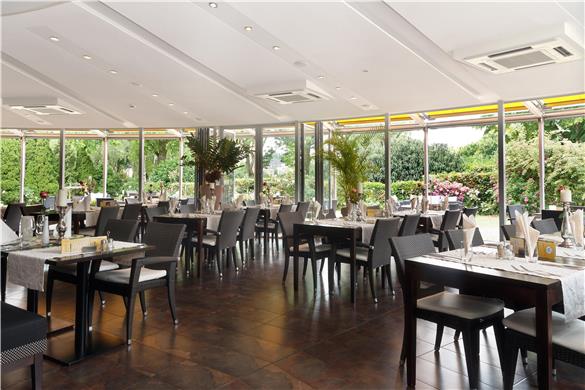 Dining,Dining Area,Restaurant,Architecture,Indoor/Interior,On-Site,Summer,V