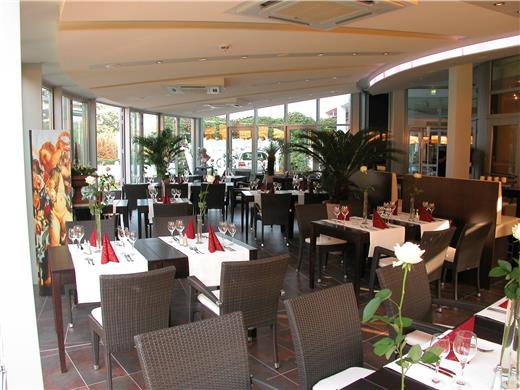 Dining,Dining Area,Restaurant,Architecture,Indoor/Interior,On-Site,People,S