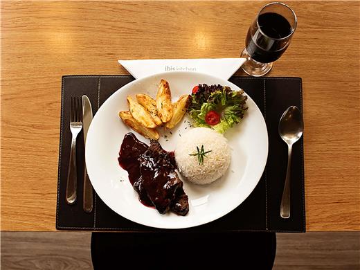Dining,Dining Area,Restaurant,On-Site