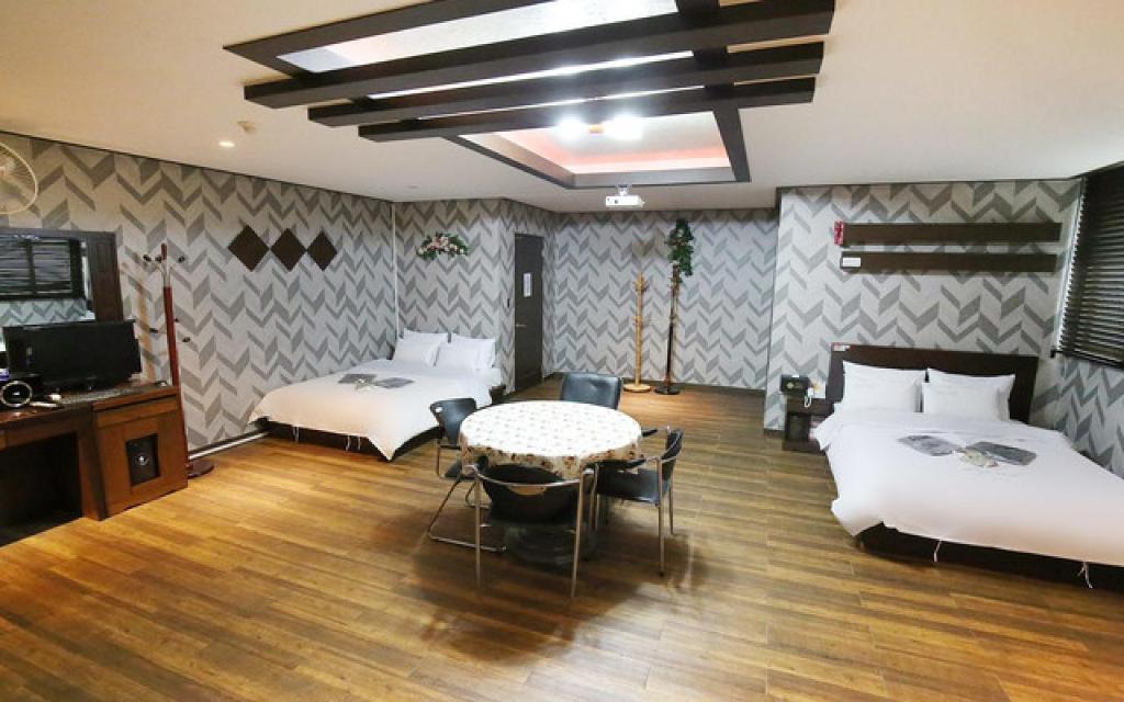 be9e8aabb485d7e3b06f80306595555b.jpg