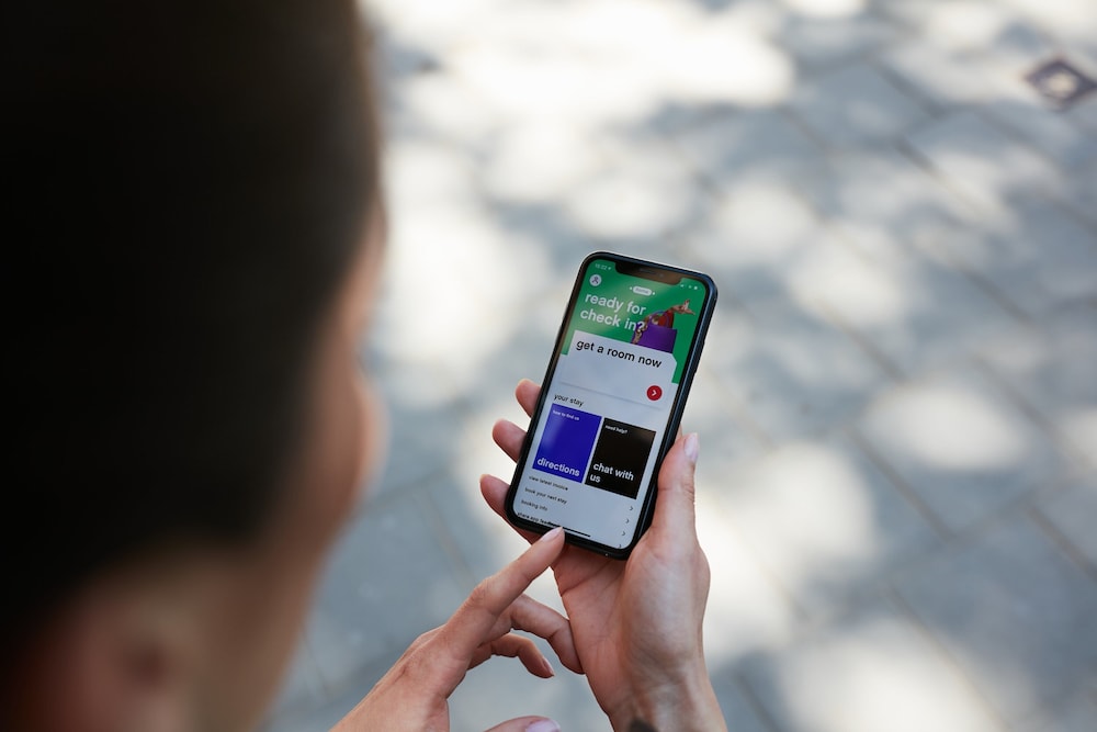 Check-in/check-out kiosk