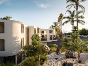 thumbnail: Exterior