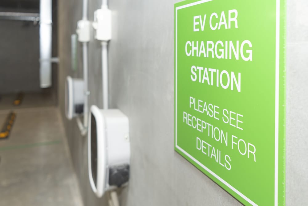 Electric vehicle charging station