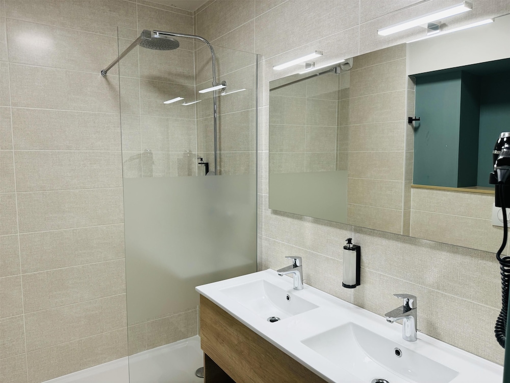 Bathroom shower