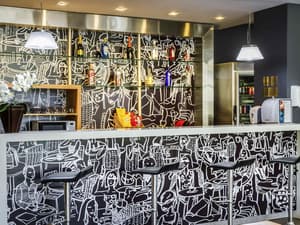 thumbnail: Bar (on property)