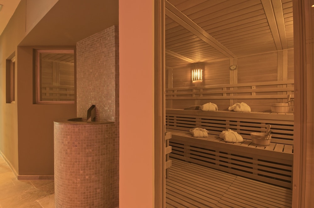 Swimming pool-spa