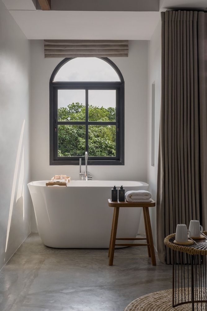 Private spa tub