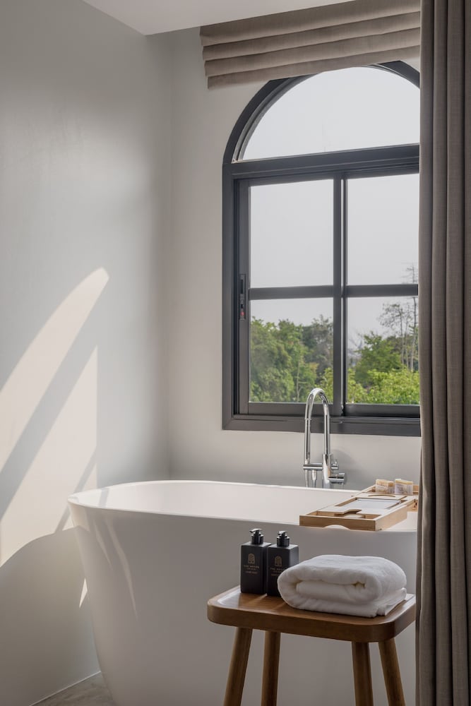 Private spa tub