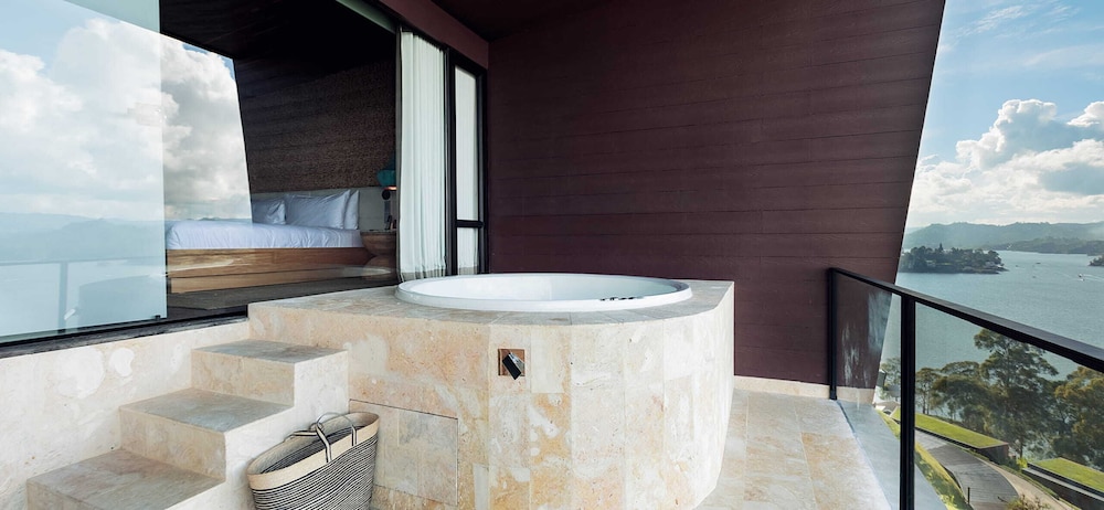 Private spa tub