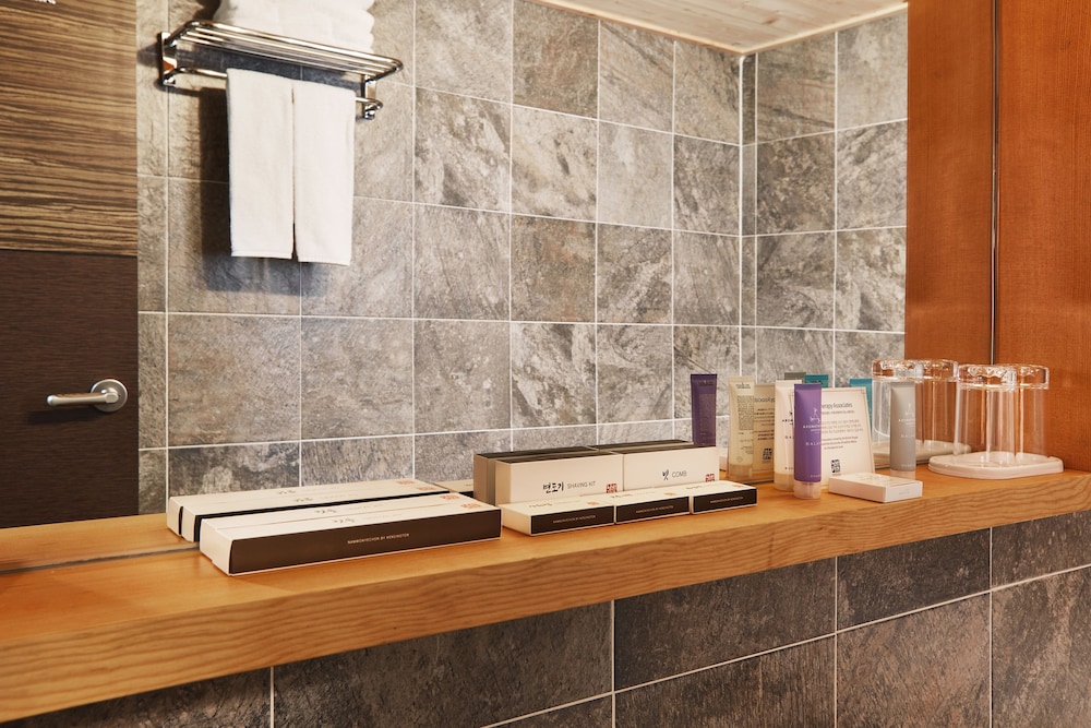 Bathroom amenities