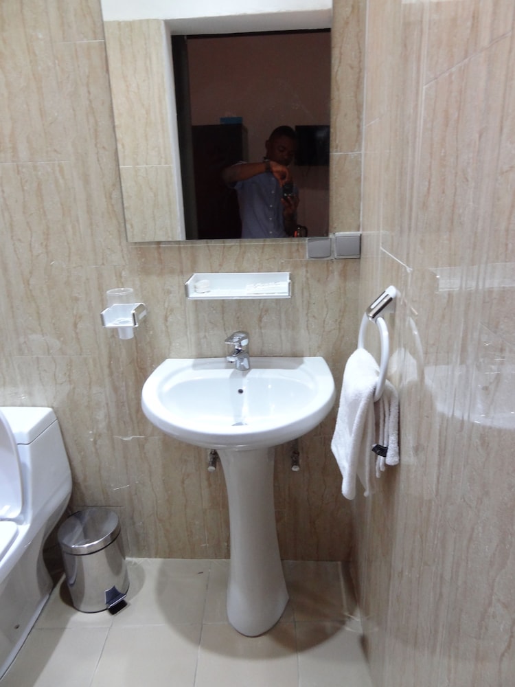 Bathroom sink
