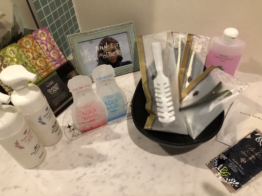 Bathroom amenities