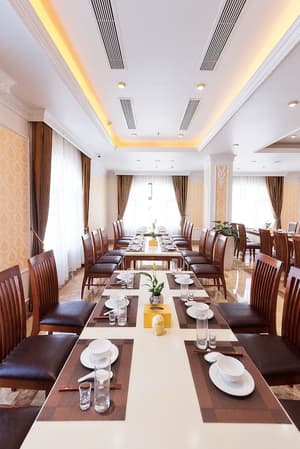 thumbnail: Restaurant