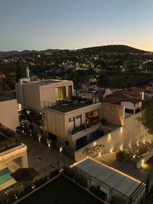 thumbnail: Front of property