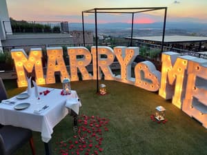thumbnail: Couples dining