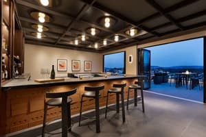 thumbnail: Bar (on property)