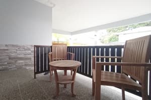 thumbnail: Lobby sitting area