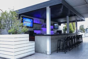 thumbnail: Bar (on property)