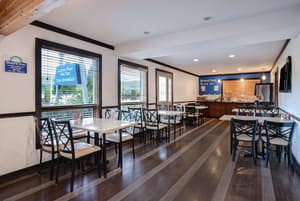 thumbnail: Breakfast area
